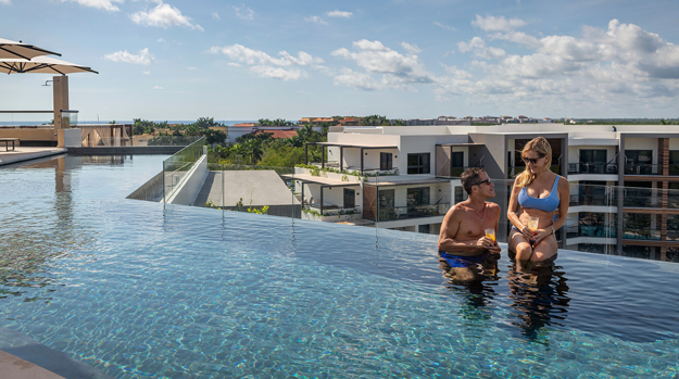 Couple at the roof pool of Ventus Ha' Couple at the roof pool of Ventus Ha'